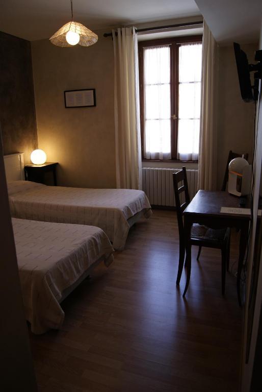 Logis Hotel De La Paix - 图尔尼 客房 照片