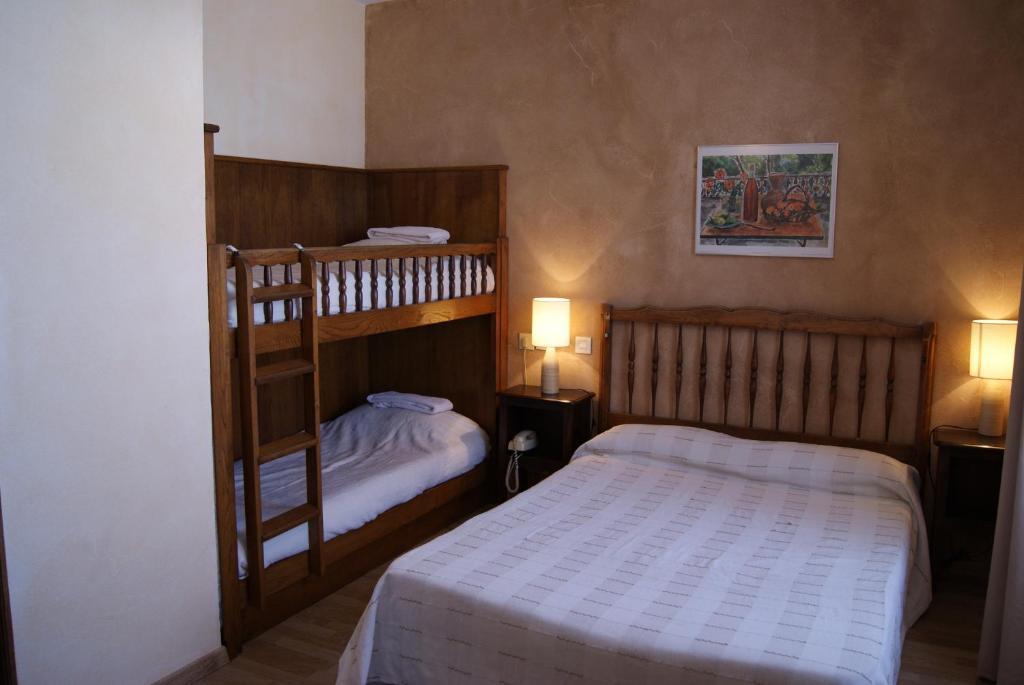 Logis Hotel De La Paix - 图尔尼 客房 照片