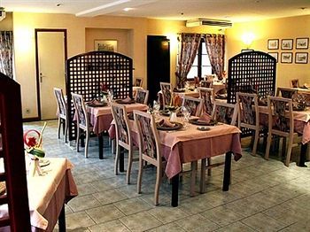 Logis Hotel De La Paix - 图尔尼 外观 照片