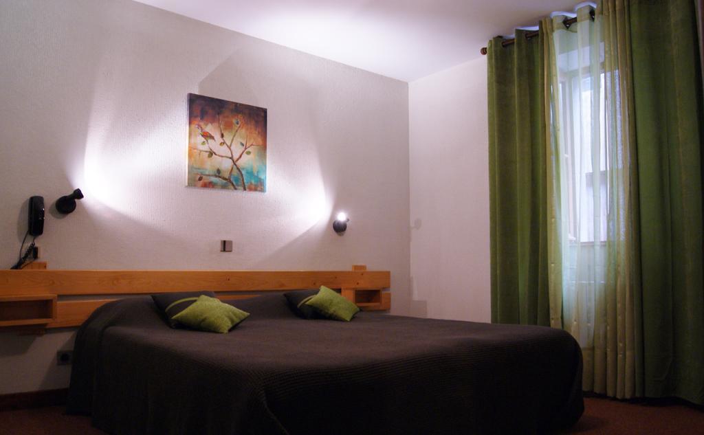 Logis Hotel De La Paix - 图尔尼 客房 照片
