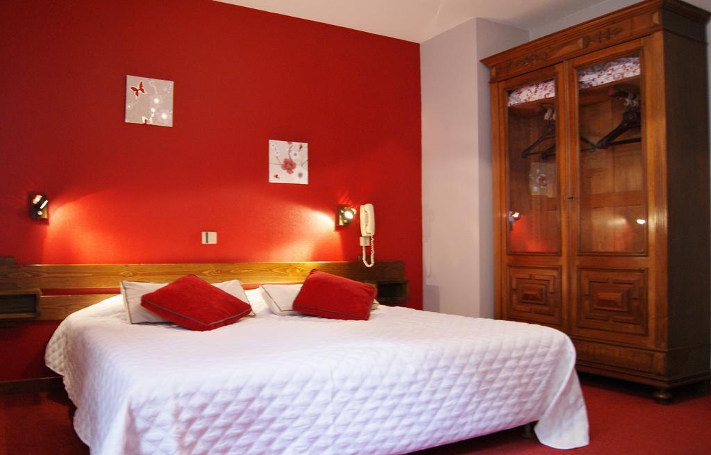 Logis Hotel De La Paix - 图尔尼 客房 照片